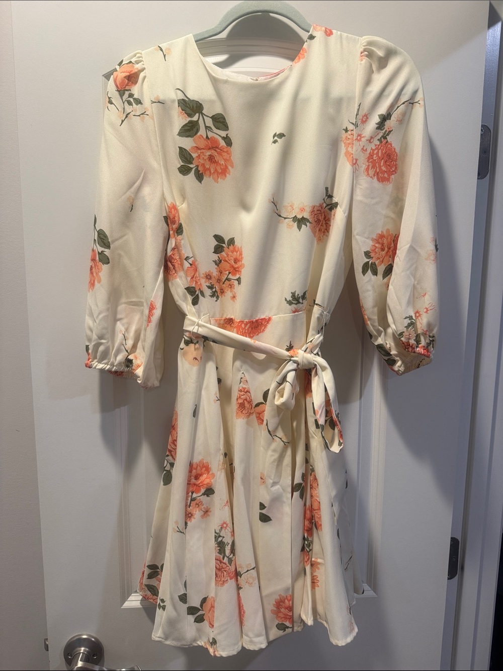 Floral Tie-Waist Cream Dress with Coral Blooms Short dress